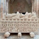 Túmulo de D. Inês de Castro em Alcobaça