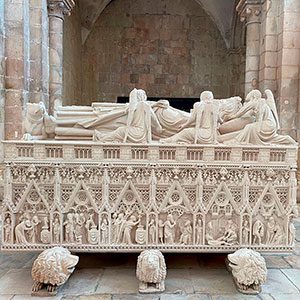 Túmulo de D. Inês de Castro em Alcobaça